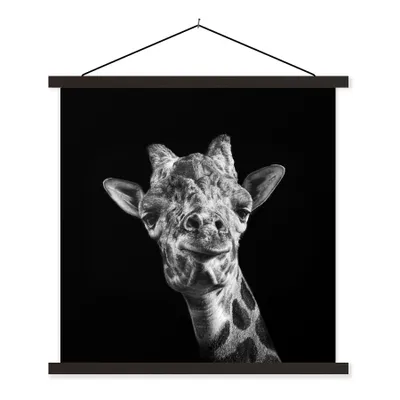 Produktbild von MuchoWow® Textilposter Giraffe - Tier - Schwarz - Weiß 60x60 cm mit schwarzem Rahmen - Posteraufhänger