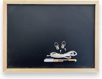 Produktbild von Famanu Miniaturtafel mit Kreidestift und Aufhängematerial - 30x40 cm