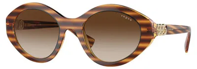 Productafbeelding van Zonnebril voor dames, merk Vogue, model VO5576SB-150813, diameter 52 mm