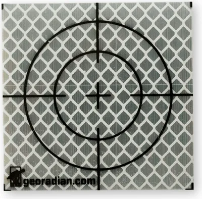 Produktbild von Selbstklebende Reflexzielmarke 60 x 60 mm / 20 Stück im Set - Reflexfolie, Reflex-Zielplatte Ideal als Gebäudeüberwachung oder Abweichungsprüfung auf der Baustelle für alle glatten Untergründe