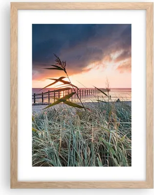 Produktbild von Gerahmtes Poster - Rahmen in heller Eiche - Strand Gras Horizont - 30x40 cm - Wand Bild - Wanddeko - Wandbilder - Kunstposter - Wandposter - Bilderrahmen - Bilder - Kunstdruck - P2NPA30x40-4625
