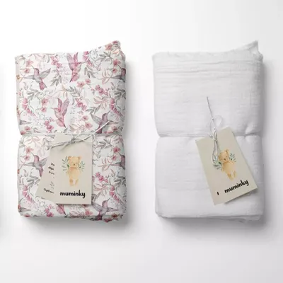 Produktbild von Muminky | Musselin Windeln - 50x60 cm - Weiß und Rosa Kolibris - Hipoallergen - Weich und Atmungsaktiv