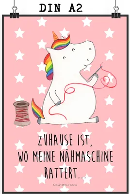 Produktbild von Mr. & Mrs. Panda Bild Einhorn Näherin DIN A2 - Rot Pastell - Geschenk, Nähen, wanddeko, Häkeln, Plakat, Wandbild, drucke, Unicorn, Freundin, Stricken, Kunstdruck, Basteln