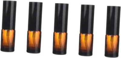 Immagine prodotto di 5 flaconi in vetro marrone, portatili e riutilizzabili, ideali come flaconi spray per oli essenziali, lozioni e liquidi, da utilizzare in viaggio e a casa