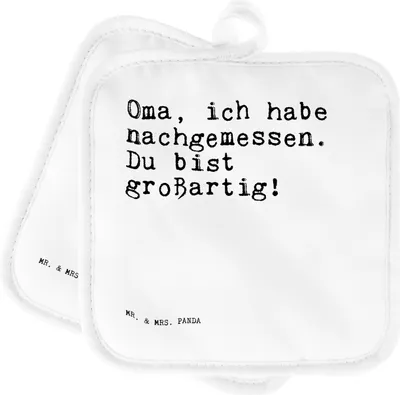 Produktbild von Mr. & Mrs. Panda Topfuntersetzer Oma, ich habe nachgemessen.... - Weiß - Geschenk, Enkelin, Omi, Enkel, Topflappen Set, topfhalter, Topflappenset, Oma Spruch, Ofenlappen