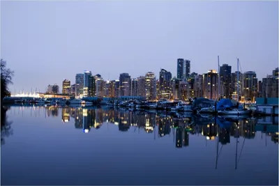 Produktbild von Wallario Poster - Skyline von Vancouver, Kunstdruck Größe: 100 x 150 cm
