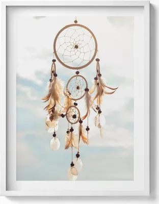 Produktbild von Boho Traumfänger auf einem Himmel Hintergrund– Wandbild mit Rahmen – Gerahmtes Bild  – Wanddekoration – 60x80 cm –  Weiß Rahmen