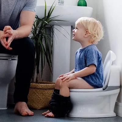 Produktbild von Nuby Dr. Talbot's My Real Potty Kinder-Töpfchen mit Spülgeräusch Toilettentrainer Für Kinder ab 18 Monaten Mit echtem Sound und Batterien sind im Lieferumfang enthalten, grau