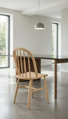 Produktbild von Ergonomischer Holzstuhl für komfortables Sitzen im Esszimmerbereich