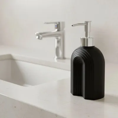 Zdjęcie produktu dla Czarny szklany dozownik do mydła, 320 ml – nowoczesny design