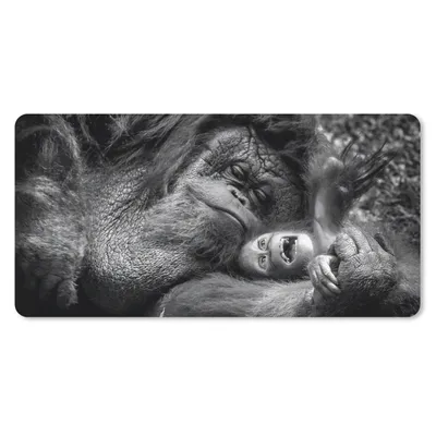 Produktbild von MuchoWow® Mauspad Mousepad Liebender Orang-Utan mit Jungtier in Schwarz und Weiß 60x30 cm - Mousepads - Maus Mat - Pad - Mausunterlage - Nachhaltig