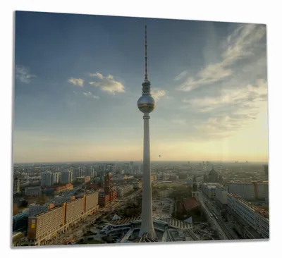 Produktbild von Wallario Herdabdeckplatte aus Glas, Größe 60 x 52 cm 1-teilig, Motiv Fernsehturm Berlin mit Panoramablick über die Stadt