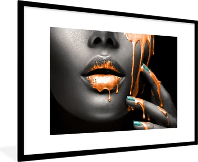 Produktbild von MuchoWow® MuchoWow® Gerahmtes Poster Lippen - Orange - Schwarz 90x60 cm - Poster mit zchwarzem Bilderrahmen - Wanddekoration - Fotos