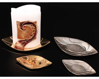 Immagine prodotto di Omgoods - Piatto ovale per candele in ottone, 21x11 cm, con decorazione moderna