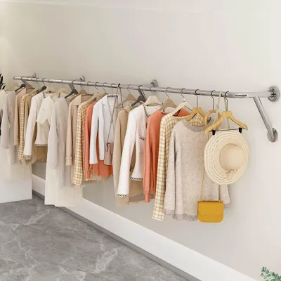 Image de Étagère murale industrielle en acier inoxydable pour vêtements et accessoires