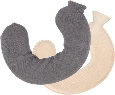 Produktbild von Famanu Warmwasserflasche U-förmig mit Strickbezug und Riemen - 1 Liter