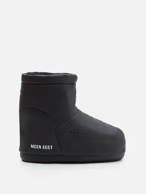 A single black Moon Boot is shown against a white background.