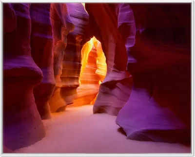 Produktbild von Wallario Wandbild Felsschlucht in Arizona USA - orange und violett, Größe: 40,30 x 50,30 cm, Poster mit weißem Aluminiumrahmen