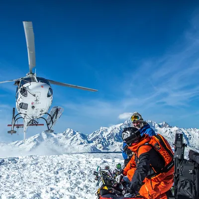 Produktbild von Jochen Schweizer Heliskiing Valgrisenche; Erlebnis verschenken oder selbst erleben; Gutschein gültig für 1 Person Gruppengröße: 3-4 Personen