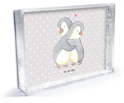 Produktbild von Mr. & Mrs. Panda Bilderrahmen Pinguine Kuscheln - Grau Pastell - Geschenk, für Frauen, dekoartikel, Hochzeitstag, Valentinstag, Objektrahmen, Fotorahmen, Partner, Freund