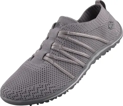 Das Bild zeigt einen flachen grauen Schuh der von der Seite betrachtet wird. Er hat ein schlichtes Design und eine helle Sohle.