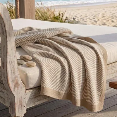 Produktbild von Famanu Decke mit Fischgrätmuster - 130 x 170 cm, beige