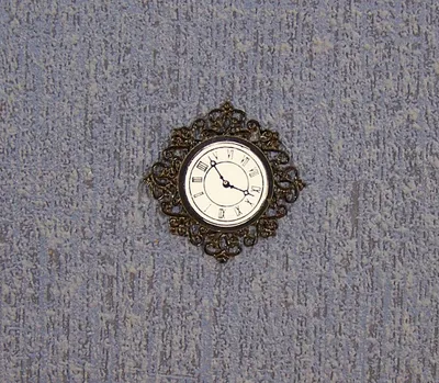 Produktbild von Miniatur schwarze Wanduhr für 1:12 Puppenhaus. 3,5x3,5 cm.
