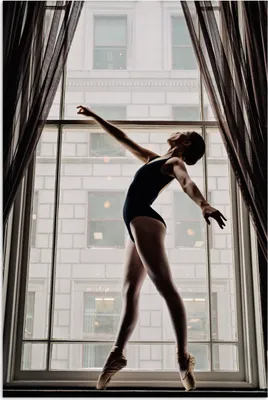 Produktbild von MuchoWow® Poster Tanzende Ballerina vor einem Fenster 60x90 cm - Wanddekoration