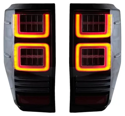 Imagen del producto de Luces traseras LED para Ford Ranger 2012-2018, de color transparente, con efecto secuencial dinámico y luces de giro.