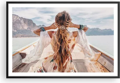 Produktbild von Gerahmtes Poster - Schwarzer Rahmen - Frau Boot Rücken - 91,5x61 cm - Wand Bild - Wanddeko - Wandbilder - Kunstposter - Wandposter - Bilderrahmen - Bilder - Kunstdruck Wanddekoration - P2BAA91x61-5059
