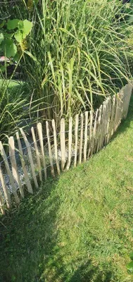 Productafbeelding van Natuurlijk hout hekwerk voor tuin en vijver, schapenhek 50 x 500 cm, stakethek rolhek met 3-5 cm lattenafstand