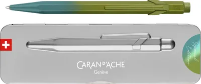 A pen and its packaging are displayed.
