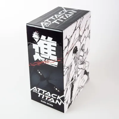 Produktbild von Attack on Titan, Bände 1-5 im Sammelschuber mit Extra: Fantasy-Action-Manga ab 16 Jahren über den Kampf gegen menschenfressende Titanen