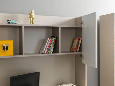 Immagine prodotto di Scrivania beige di design, mobili per camerette, in legno, tavoli  stile moderno