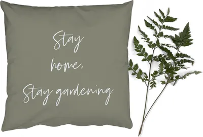 Produktbild von MuchoWow® Zierkissen Sofakissen Wohnzimmer Dekokissen 40x40 cm Bleib zu Hause, bleib im Garten - Gartenarbeit - Zitate - Text - Foto Kissen - Schlafzimmer Dekoration