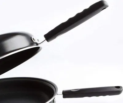Image de Poêle à œufs antiadhésive - Compatible induction - Pièce unique - 24 cm - noire, finition brillante.