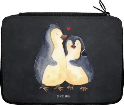 Produktbild von Mr. & Mrs. Panda Schlampermäppchen Pinguin umarmen - Kreidetafel - Geschenk, Liebe, Federmappe, Umarmung Verliebt, Federtasche, Etui, Hochzeitsgeschenk, Federmäppchen