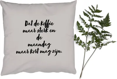 Produktbild von MuchoWow® Zierkissen Sofakissen Wohnzimmer Dekokissen 60x60 cm Zitat - Taupe - Möge der Kaffee stark sein und der Montag kurz sein - Sitzfläche - Foto Polster