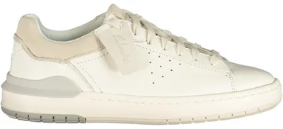 Produktbild von Moderner Herrensportschuh in Weiß mit Kontrastdetails und Schnürung