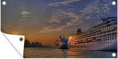 Produktbild von MuchoWow® 80x40 cm Outdoor-Poster Gartendeko Sichtschutz Garten Poster für den Garten  Kreuzfahrtschiff im Hafen während eines Sonnenuntergangs