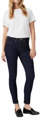 Imagen del producto de Pantalones vaqueros ajustados para mujer Levi's modelo 311, color "Darkest Sky" (azul marino oscuro), talla 28W / 30L