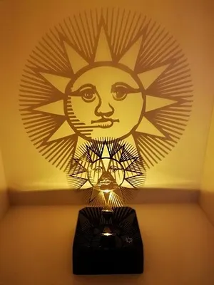 Produktbild von Sompex Akku Schattenwerfer LED Tischlampe „Shadow“ – Sonnenmotiv, kabellos & dimmbar