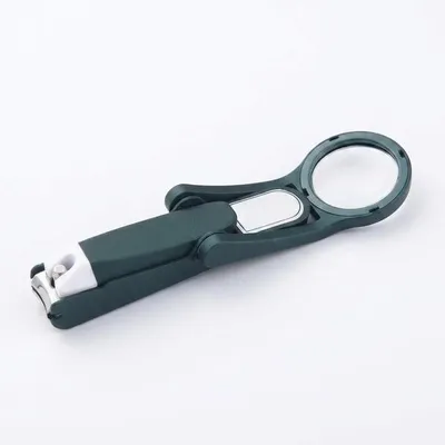 Produktbild von Nagelknipser mit Lupe aus Edelstahl und Kunststoff Ergonomischer Griff Grün 12 cm