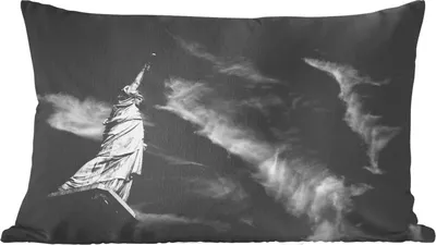 Produktbild von MuchoWow® Zierkissen Sofakissen Wohnzimmer Dekokissen 50x30 cm Freiheitsstatue in New York in schwarz-weiß - Wohnzimmerdekoration - Polster mit Photo