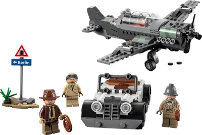 Produktbild von LEGO 77012 Indiana Jones Flucht vor dem Jagdflugzeug Action-Set mit baubarem Flugzeug-Modell und Oldtimer-Spielzeug-Auto, plus 3 Minifiguren, Der letzte Kreuzzug Film