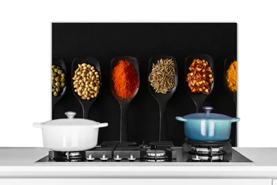 Produktbild von KitchenYeah®  Spritzschutz Küche - Küchenrückwand - Wandschutz für Herd und Spüle - Löffel - Gewürze - Schwarz - Gewürze - Rustikal 90x60 - Alu-Dibond (Alternative zum Spritzschutz aus Glas) - Hitzebe
