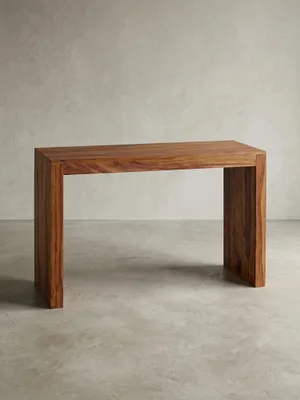 Konsolentische aus warmem Sheesham-Massivholz mit markanter Maserung mit Ablagefach auf neutralem Betonhintergrund Frontalansicht 40x115x75 cm_#sku_BARWL1.785#