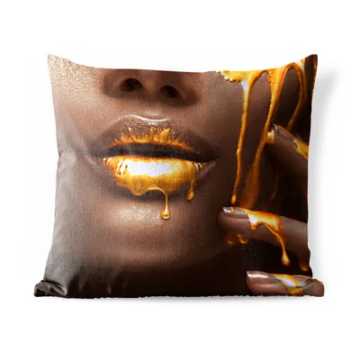 Produktbild von MuchoWow® Outdoor Kissen - Frau - Gold - Lippen - 45x45 cm - Wetterfest - Lounge Kissen - Fotokissen - Dekoratives Kissen