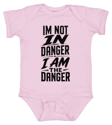 Productafbeelding van IK BEN NIET IN GEVAAR, IK BEN HET GEVAAR. Stoer citaat, statement, sarcasme, cult. Babybody, roze, maat 12/18