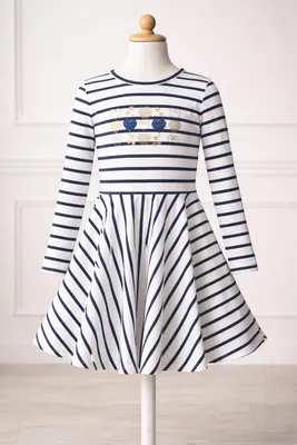 Produktbild von Stummer Mädchen Kleid – Größe 152 – Gestreift mit Herzchen